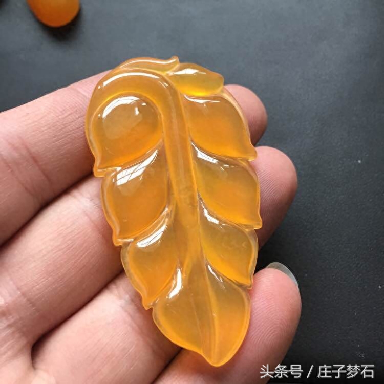 缅甸黄龙玉经典饰品欣赏，都是一些收藏级别的精品宝贝